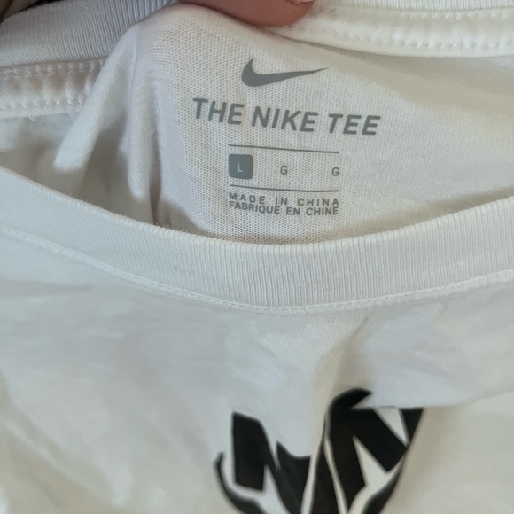 Nike Cropped Tee - Picture 3 of 3